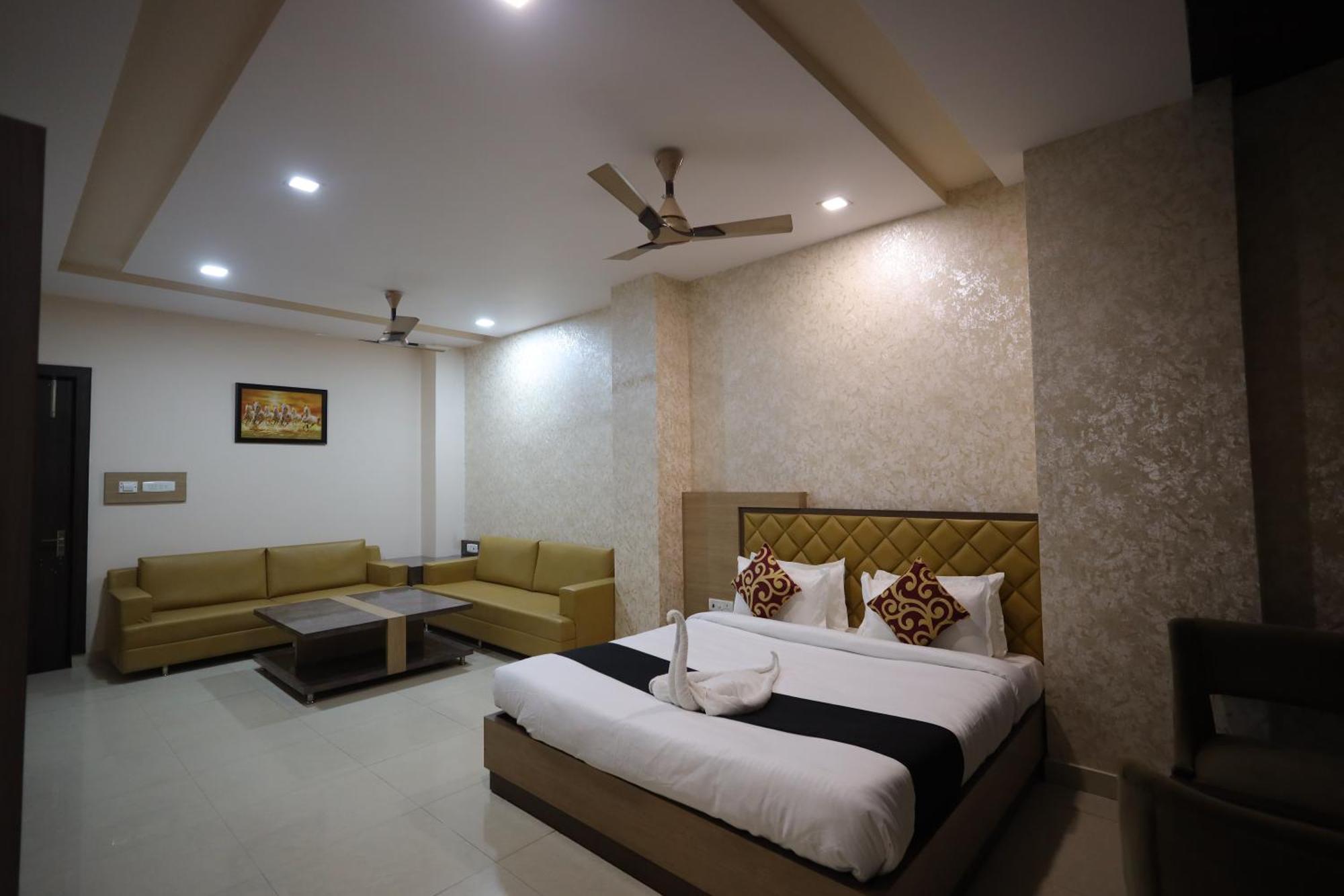 Hotel Bhagyaraj Palace A Luxury Hotel Keshavpuram 坎普尔 外观 照片